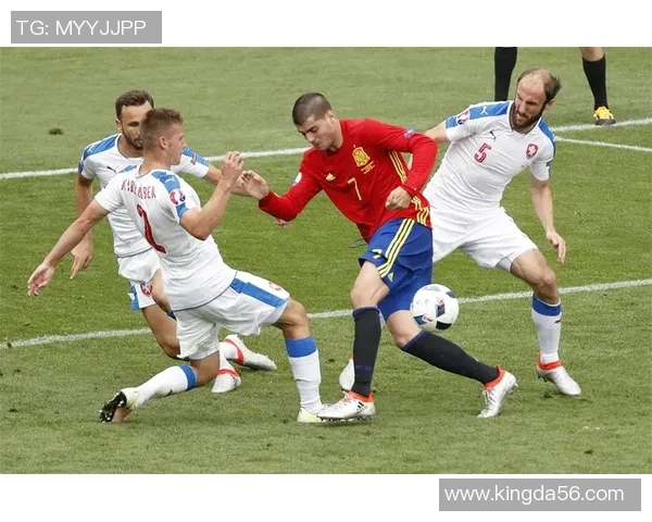 克鲁伊夫足球哲学的智慧与实践：重塑现代足球的灵魂与未来