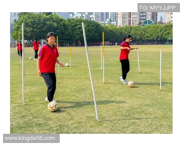 体育中考足球技巧与训练方法全面解析助力学生轻松应对考试挑战
